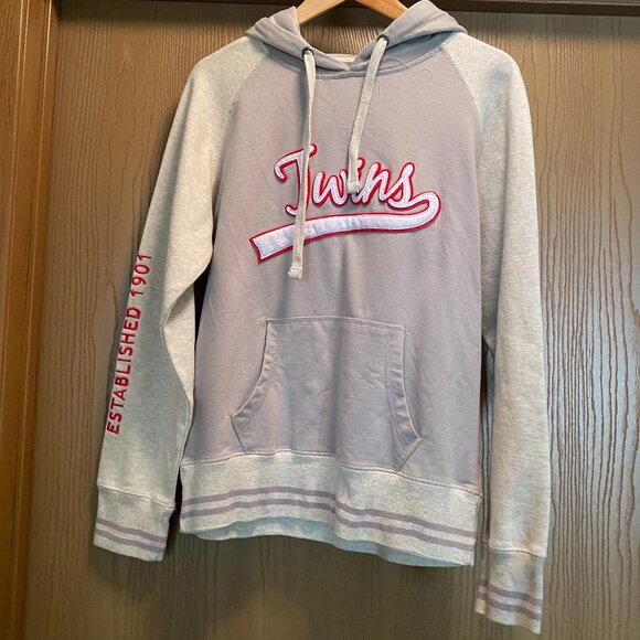 Rare Minnesota Twins Hoodie with Patch Letters and Baseball Logo on Hood L - Picture 1 of 5